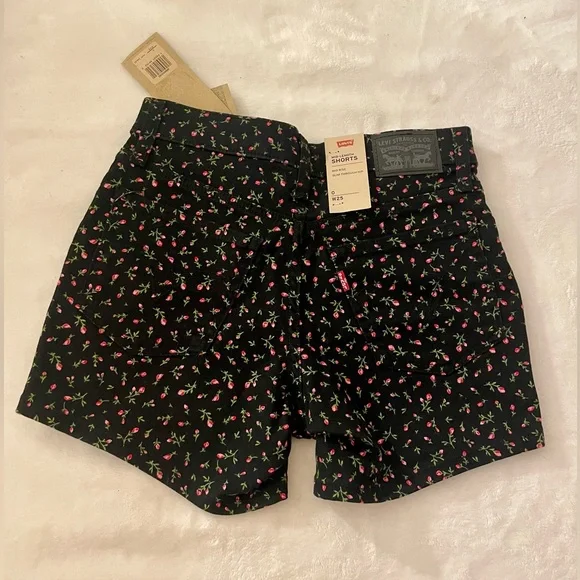 Levi’s Mid-length Shorts - Picture 2 of 5